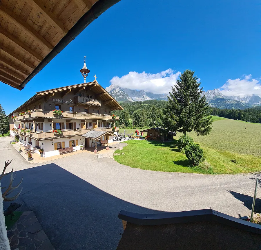 Landhaus Wildschwendt im Sommer über Ellmau
