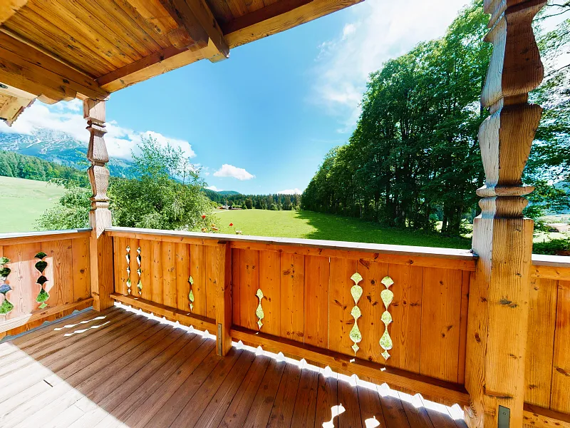 Doppelzimmer — Balkon mit Bergblick