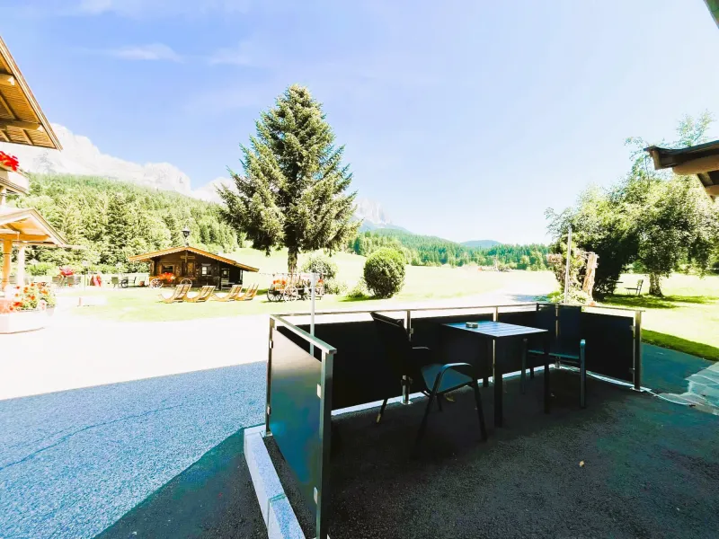 Doppelzimmer Parterre — Terrasse