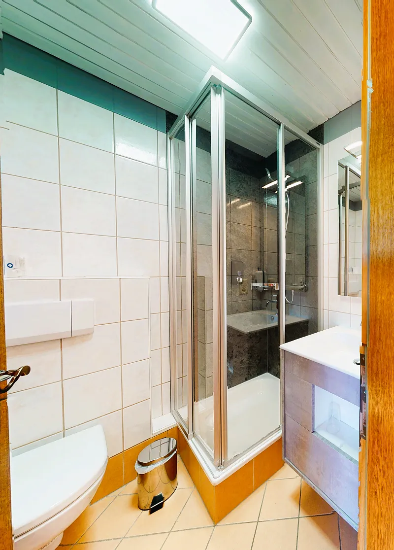 Badezimmer im Einzelzimmer Ost